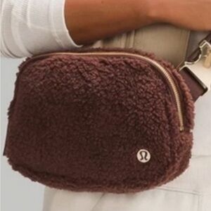 Lululemon Everywhere Fleece Belt Bag 1L brown/Gold